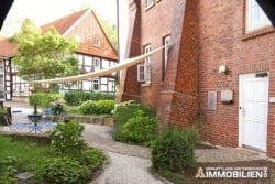 Gartenbereich - Hintereingang