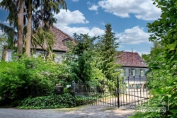 Einfahrt zur Jagdresidenz