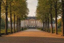 Schloss mit Parkanlage kaufen: Repräsentanz und Gartenkunst