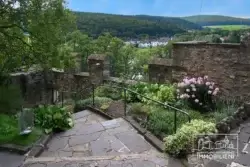 Treppe in den Ort