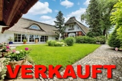 Reetdach-Villa in Alleinlage